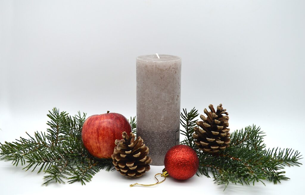 candle, fir, branches-6788400.jpg